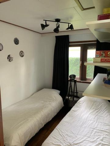 Dubbele Chalet Op Recreatiepark Topparken Op De Veluwe In Beekbergen Met Grote Vrije Tuin En Eigen Parkeerplaats Esterno foto