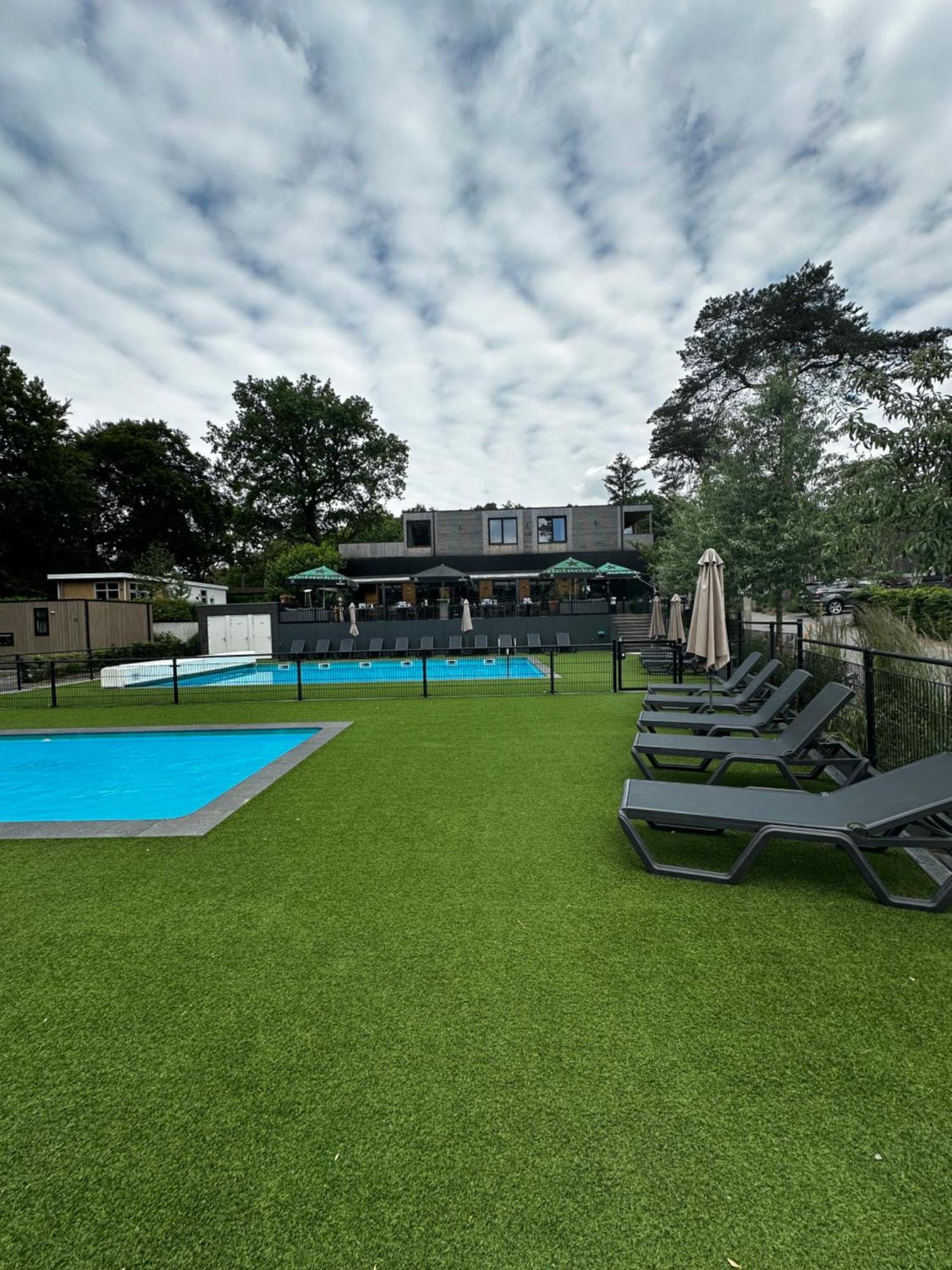 Dubbele Chalet Op Recreatiepark Topparken Op De Veluwe In Beekbergen Met Grote Vrije Tuin En Eigen Parkeerplaats Esterno foto
