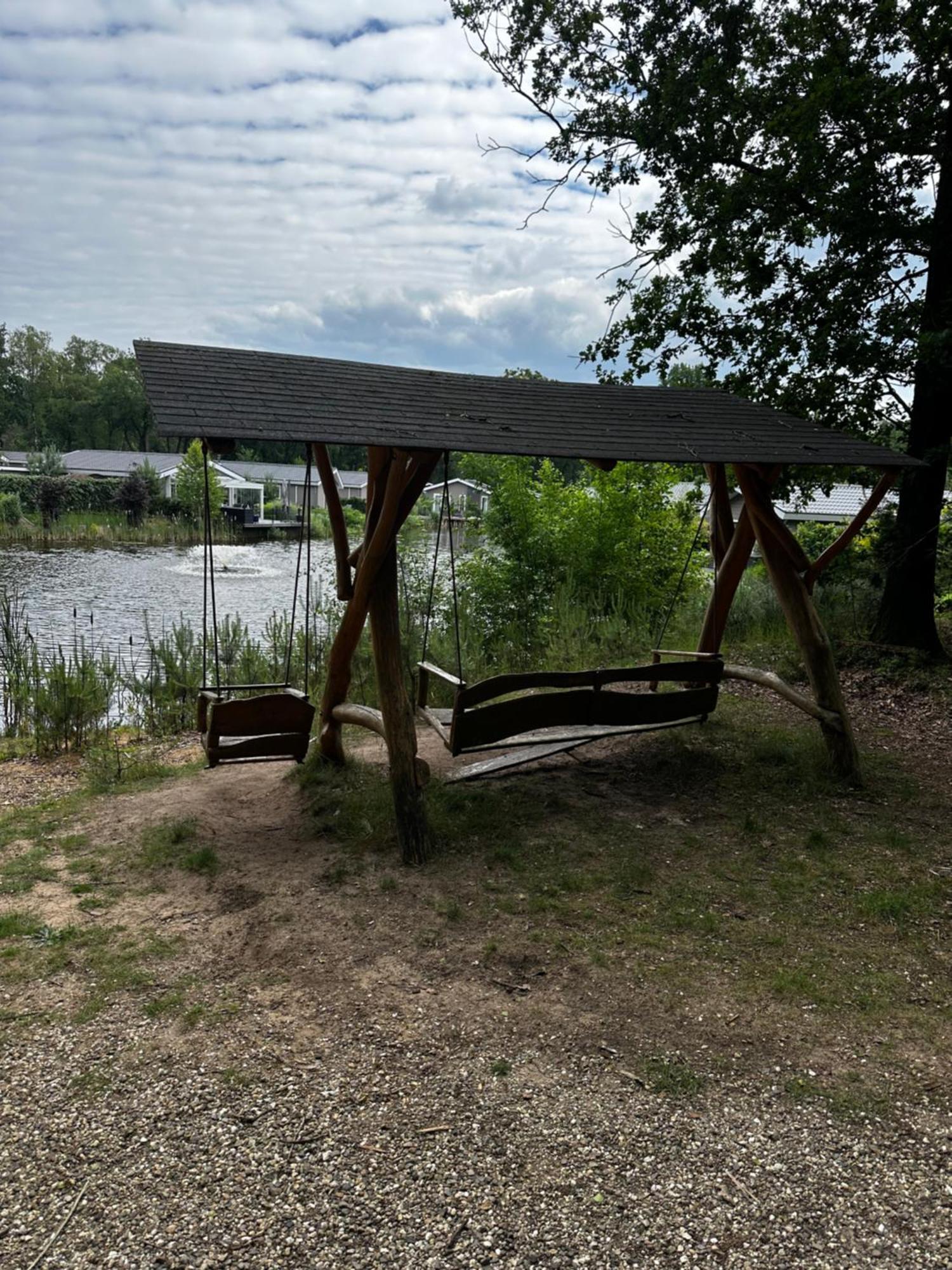 Dubbele Chalet Op Recreatiepark Topparken Op De Veluwe In Beekbergen Met Grote Vrije Tuin En Eigen Parkeerplaats Esterno foto